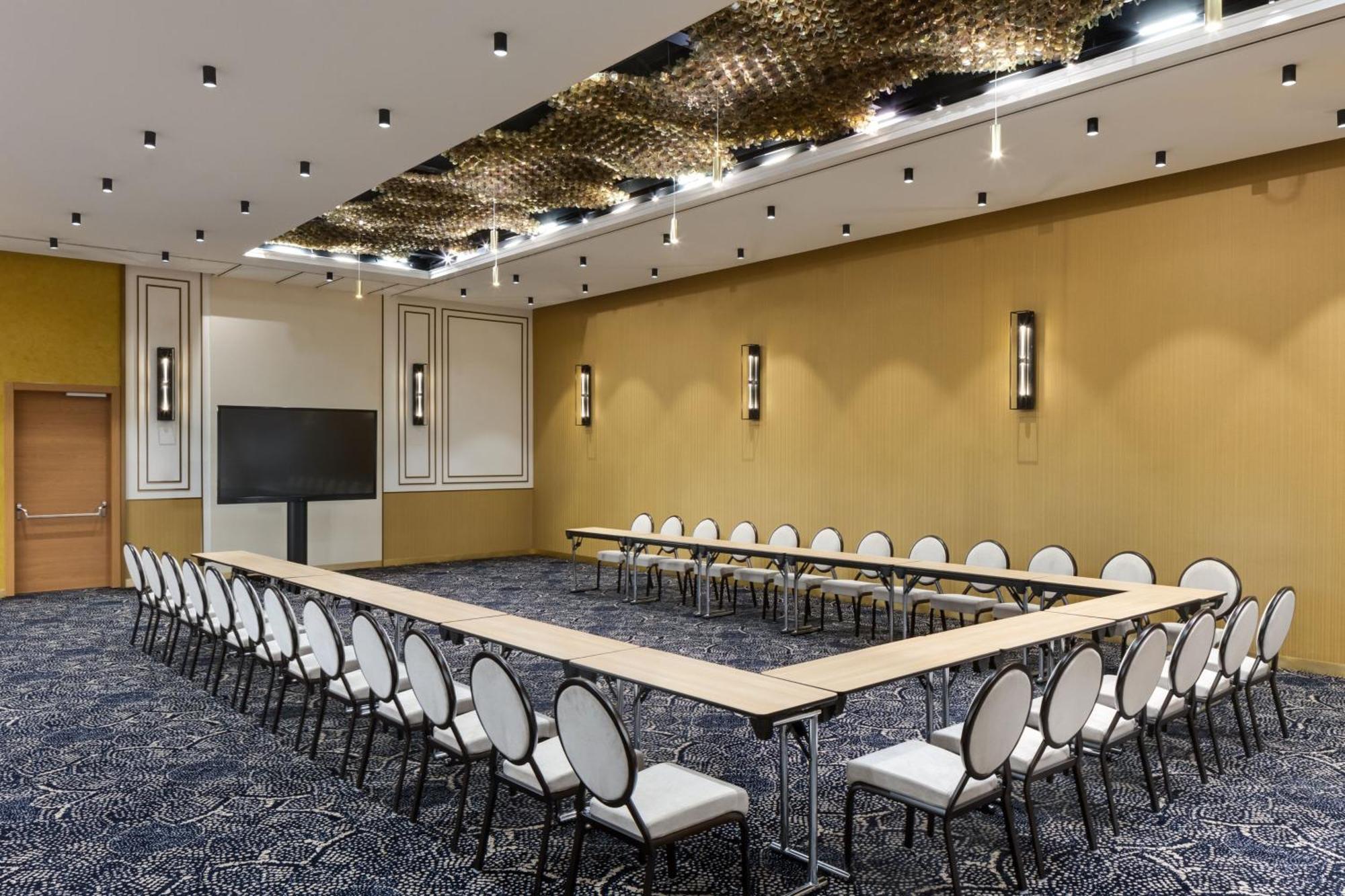 Courtyard By Marriott Cluj - Napoca Downtown Otel Dış mekan fotoğraf