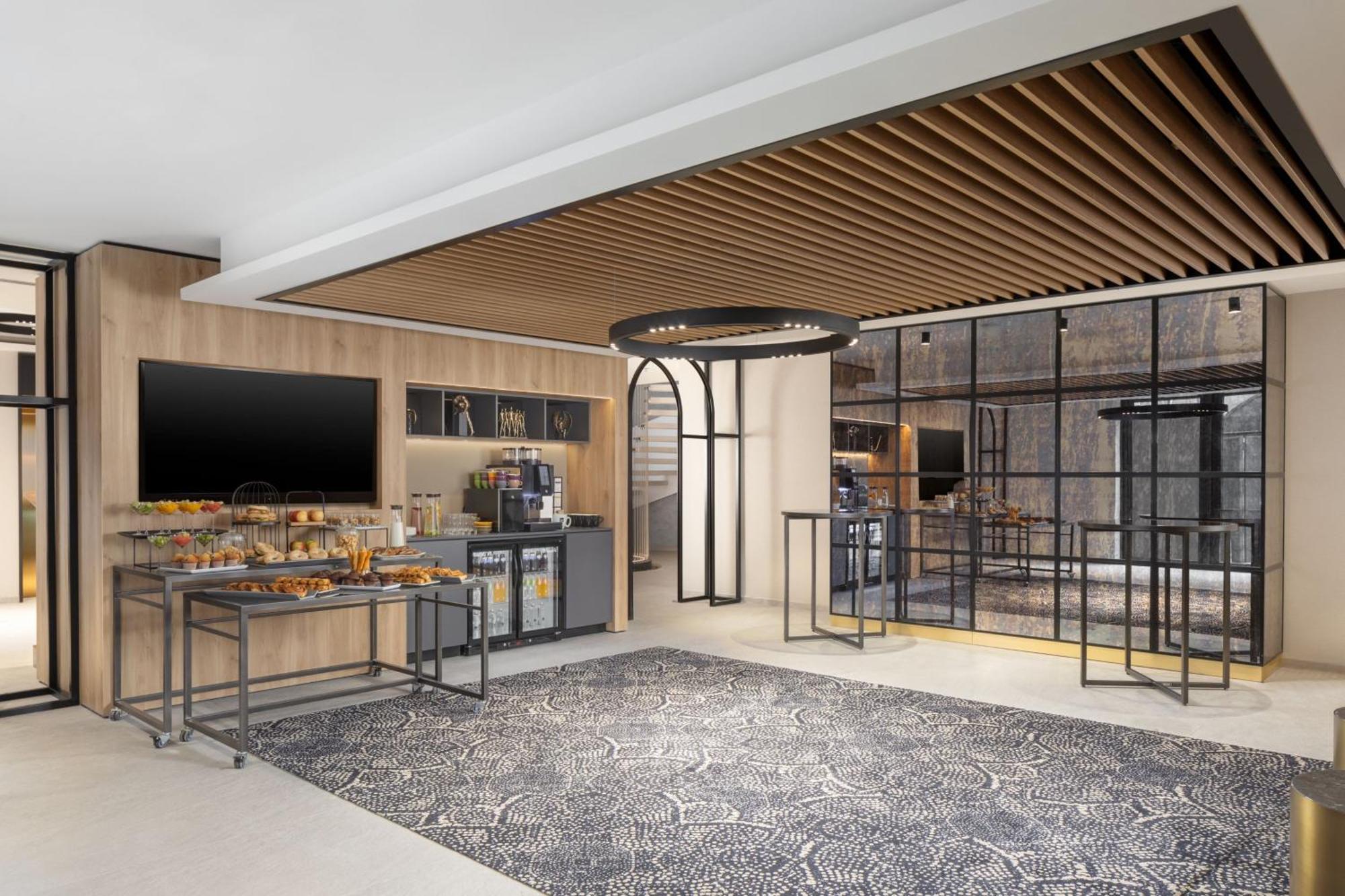 Courtyard By Marriott Cluj - Napoca Downtown Otel Dış mekan fotoğraf