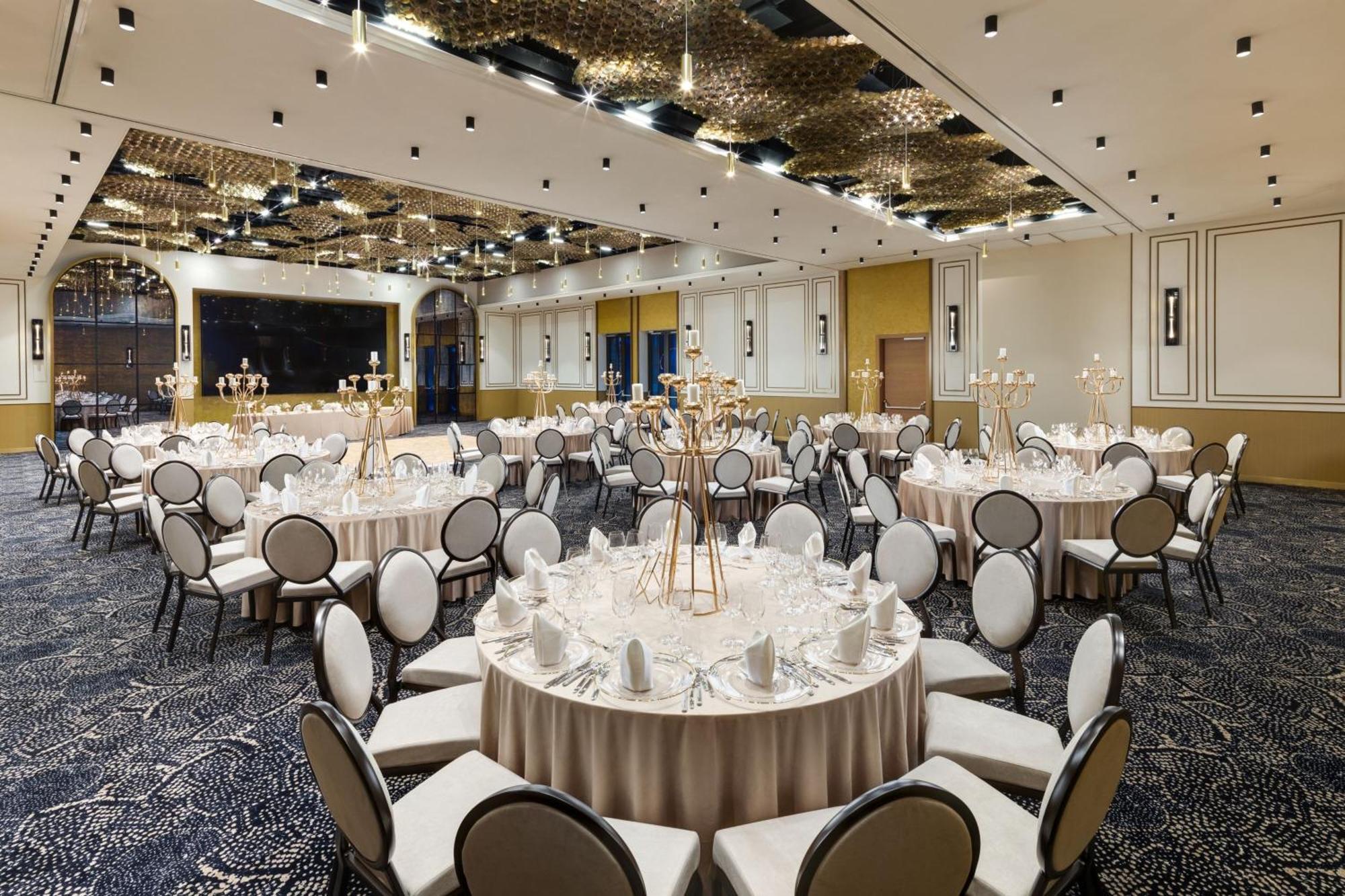Courtyard By Marriott Cluj - Napoca Downtown Otel Dış mekan fotoğraf