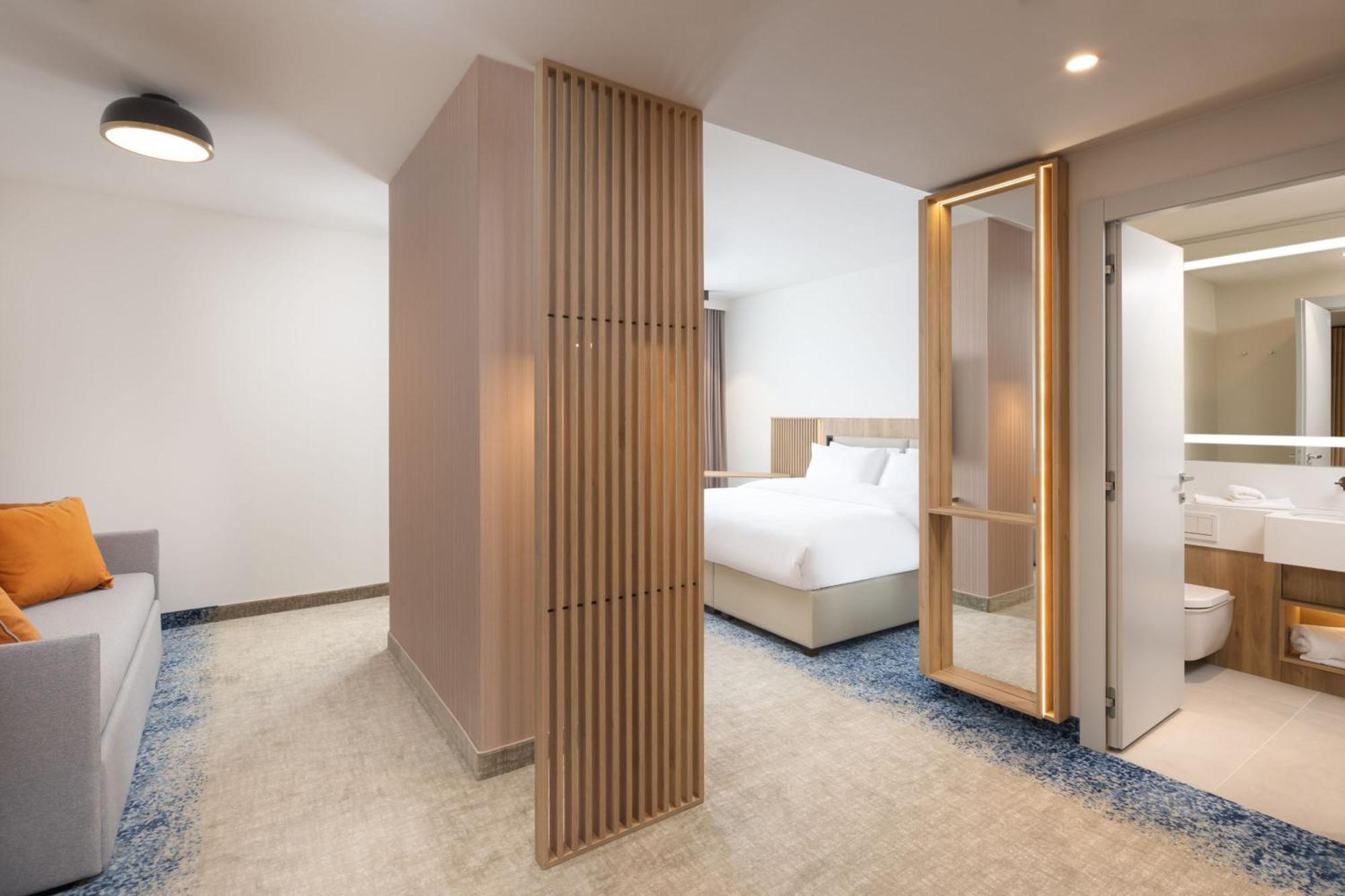 Courtyard By Marriott Cluj - Napoca Downtown Otel Dış mekan fotoğraf