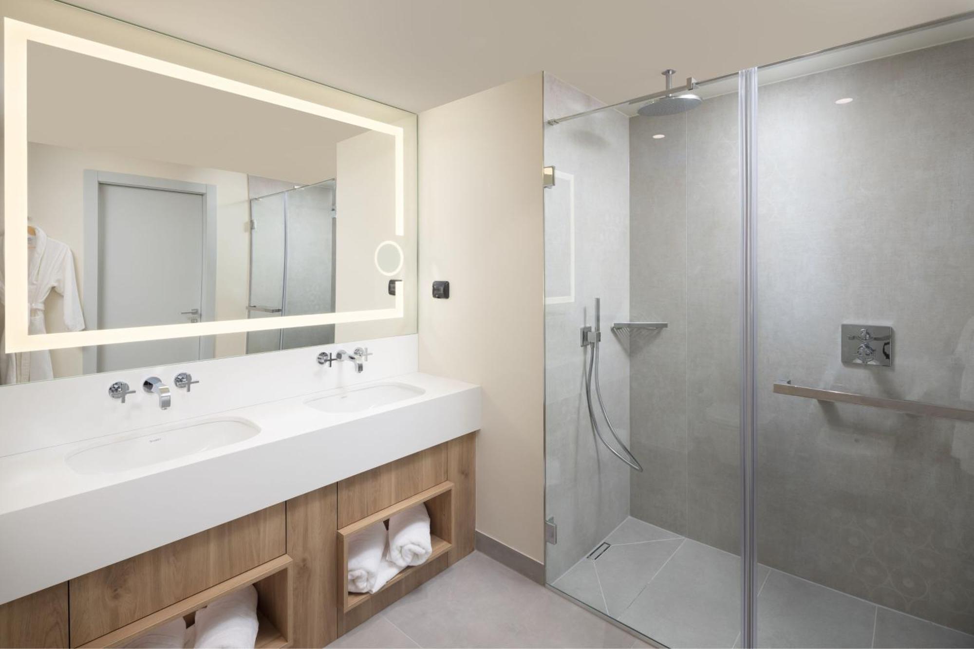 Courtyard By Marriott Cluj - Napoca Downtown Otel Dış mekan fotoğraf