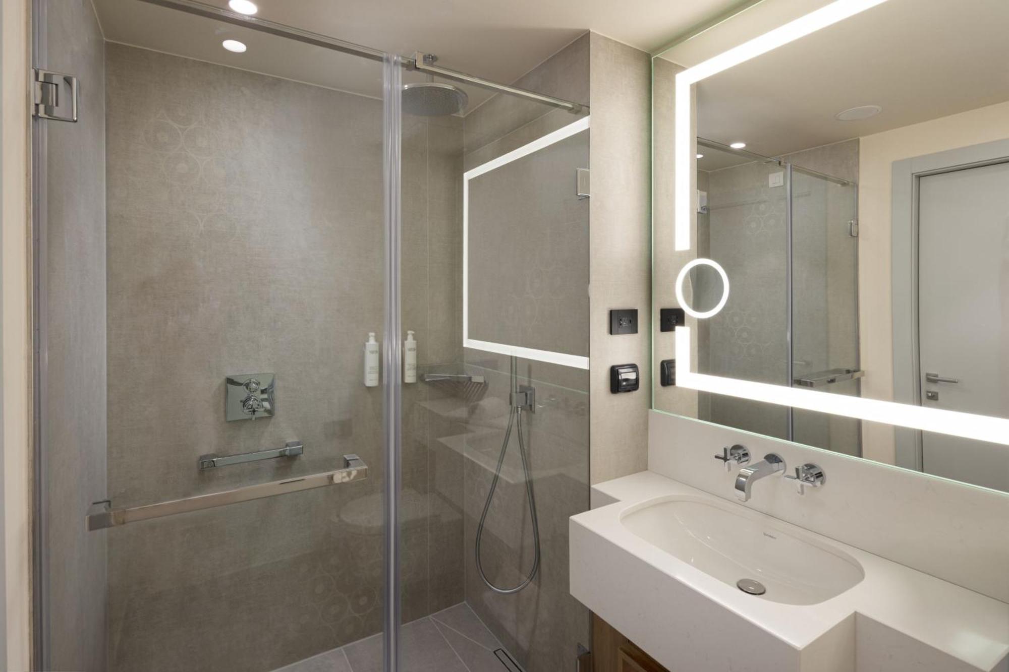Courtyard By Marriott Cluj - Napoca Downtown Otel Dış mekan fotoğraf