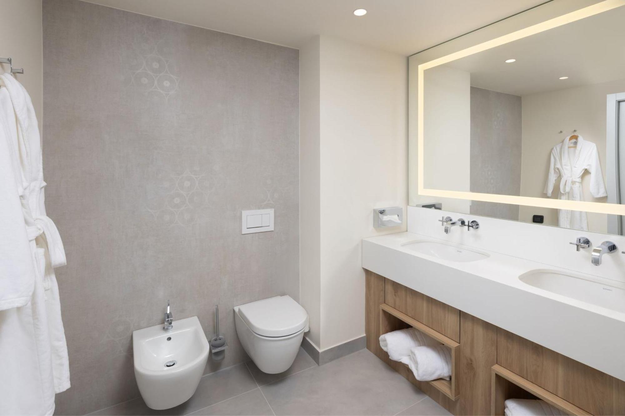 Courtyard By Marriott Cluj - Napoca Downtown Otel Dış mekan fotoğraf