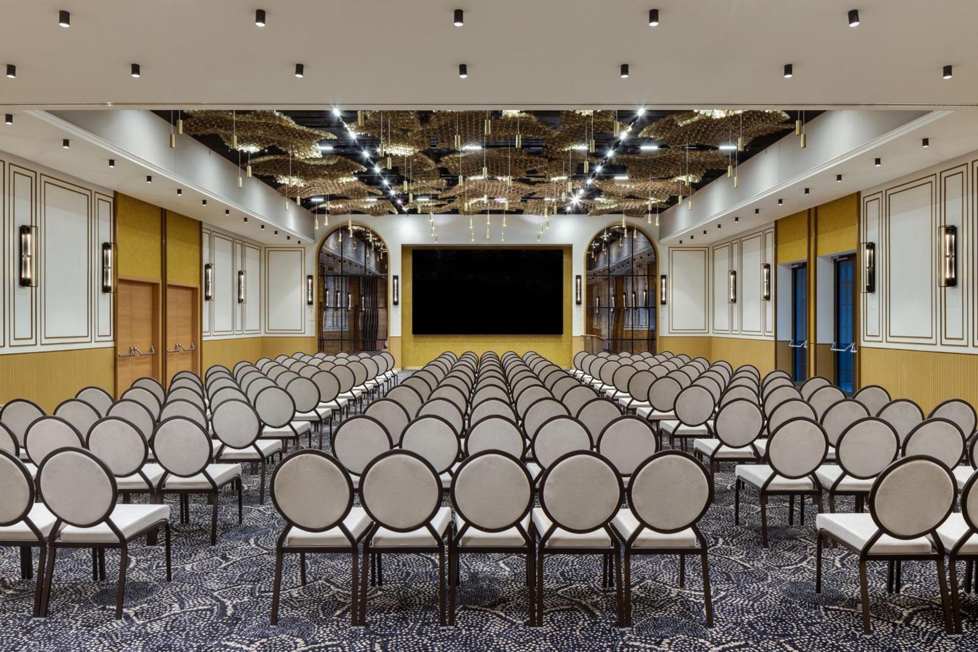 Courtyard By Marriott Cluj - Napoca Downtown Otel Dış mekan fotoğraf